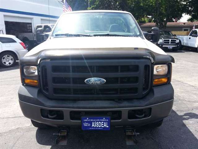 2006 Ford F-250 Super Duty XL 2dr Regular Cab 4WD LB